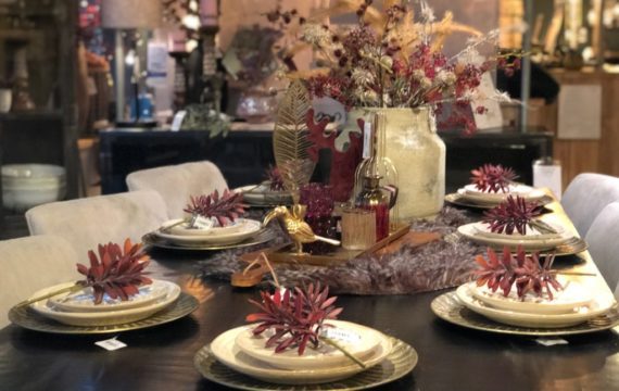 Thumbnail for inspiration post `Een prachtig gedekte kersttafel in 5 stappen`